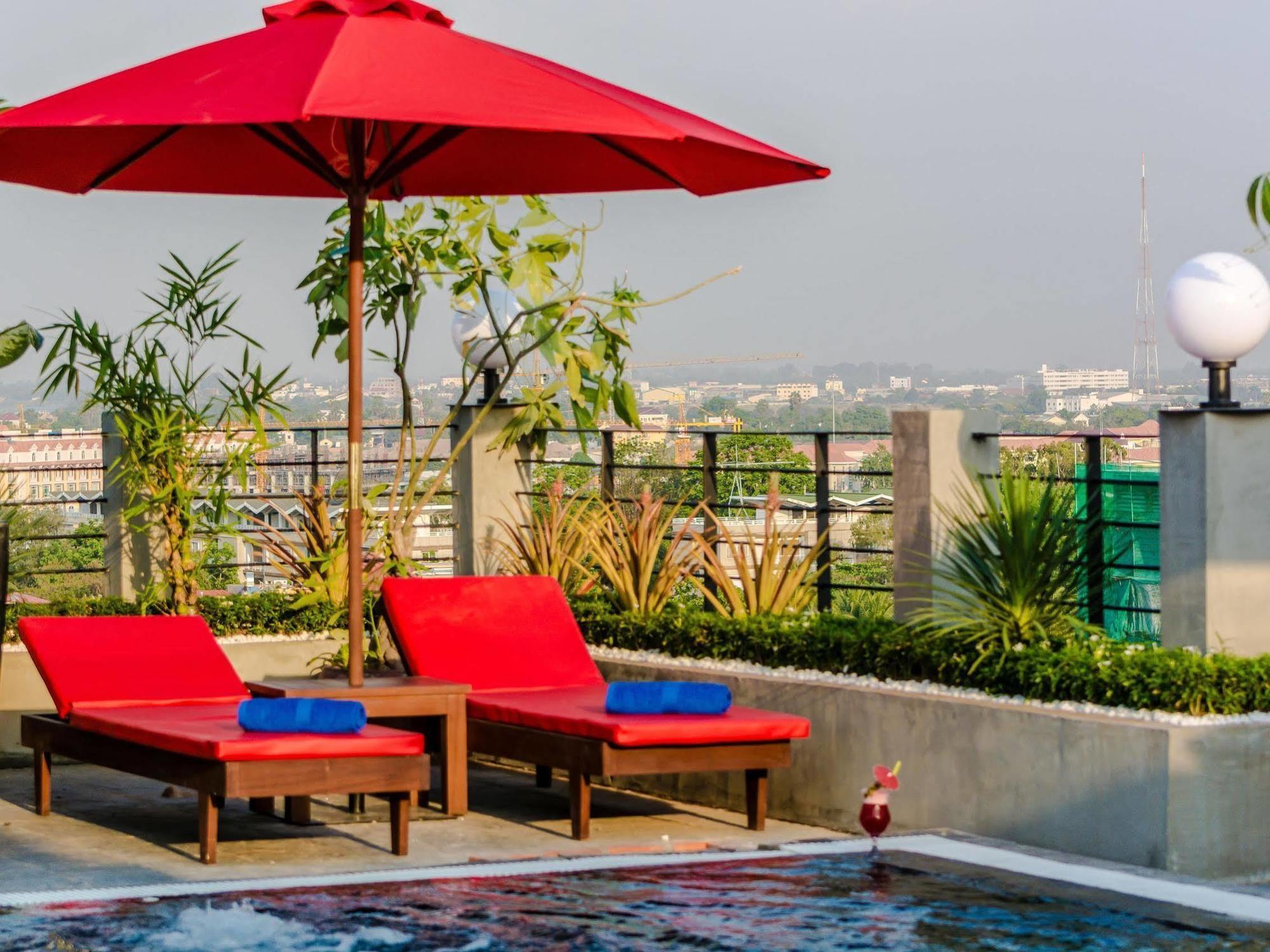 Diamond Palace Resort & Sky Bar Phnom Penh Eksteriør billede