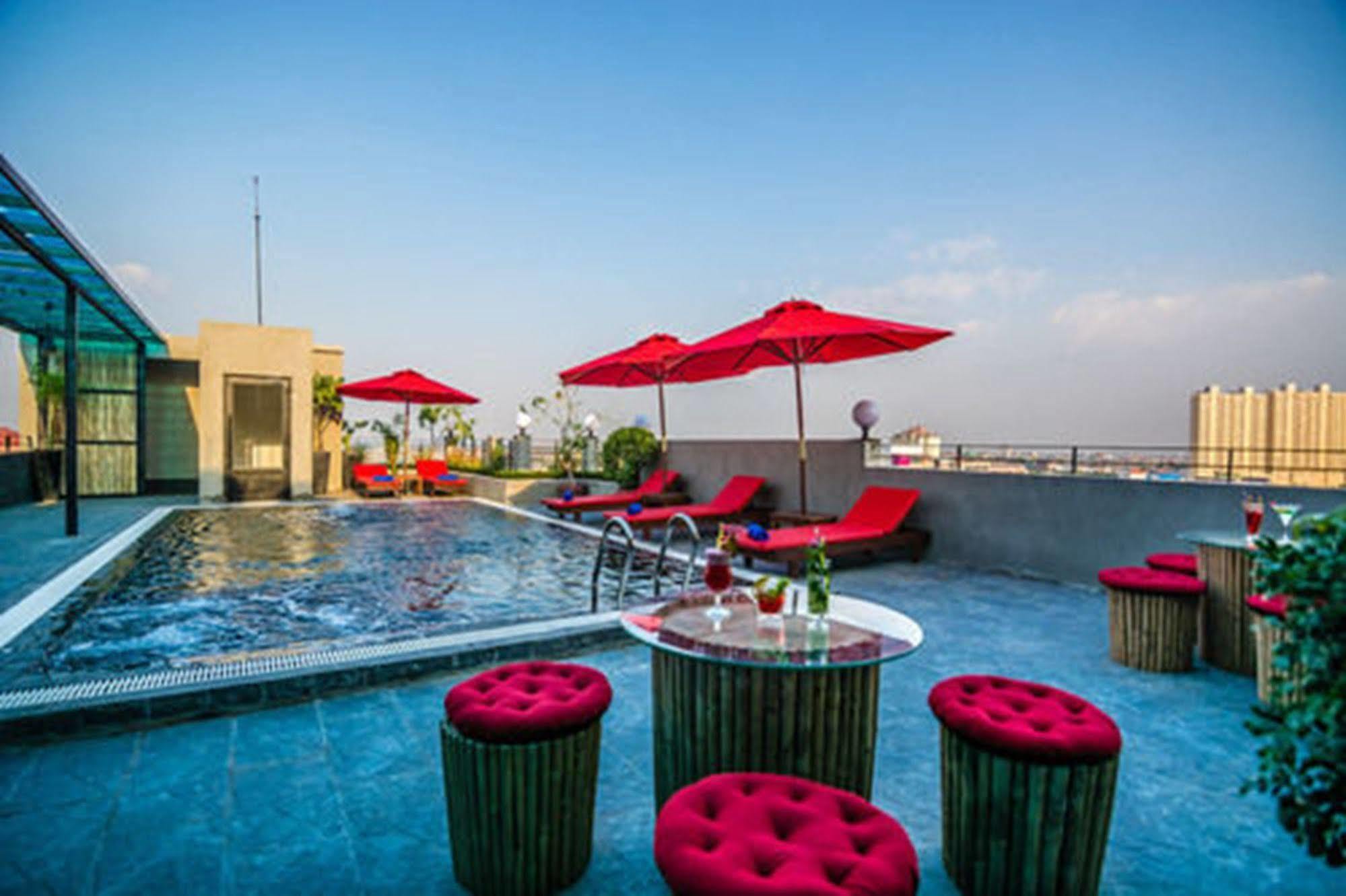 Diamond Palace Resort & Sky Bar Phnom Penh Eksteriør billede