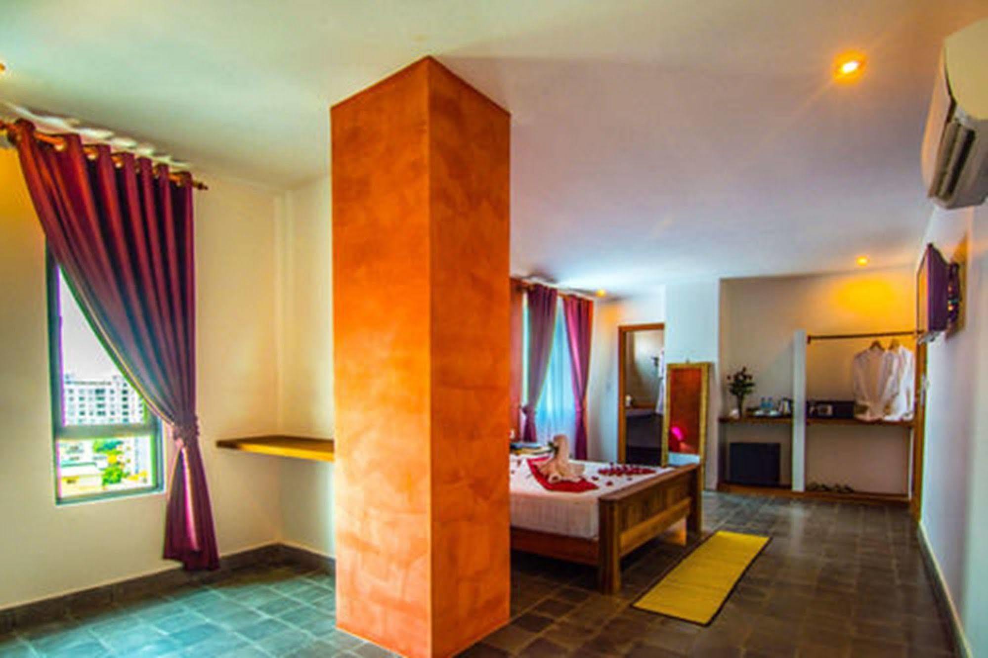 Diamond Palace Resort & Sky Bar Phnom Penh Eksteriør billede