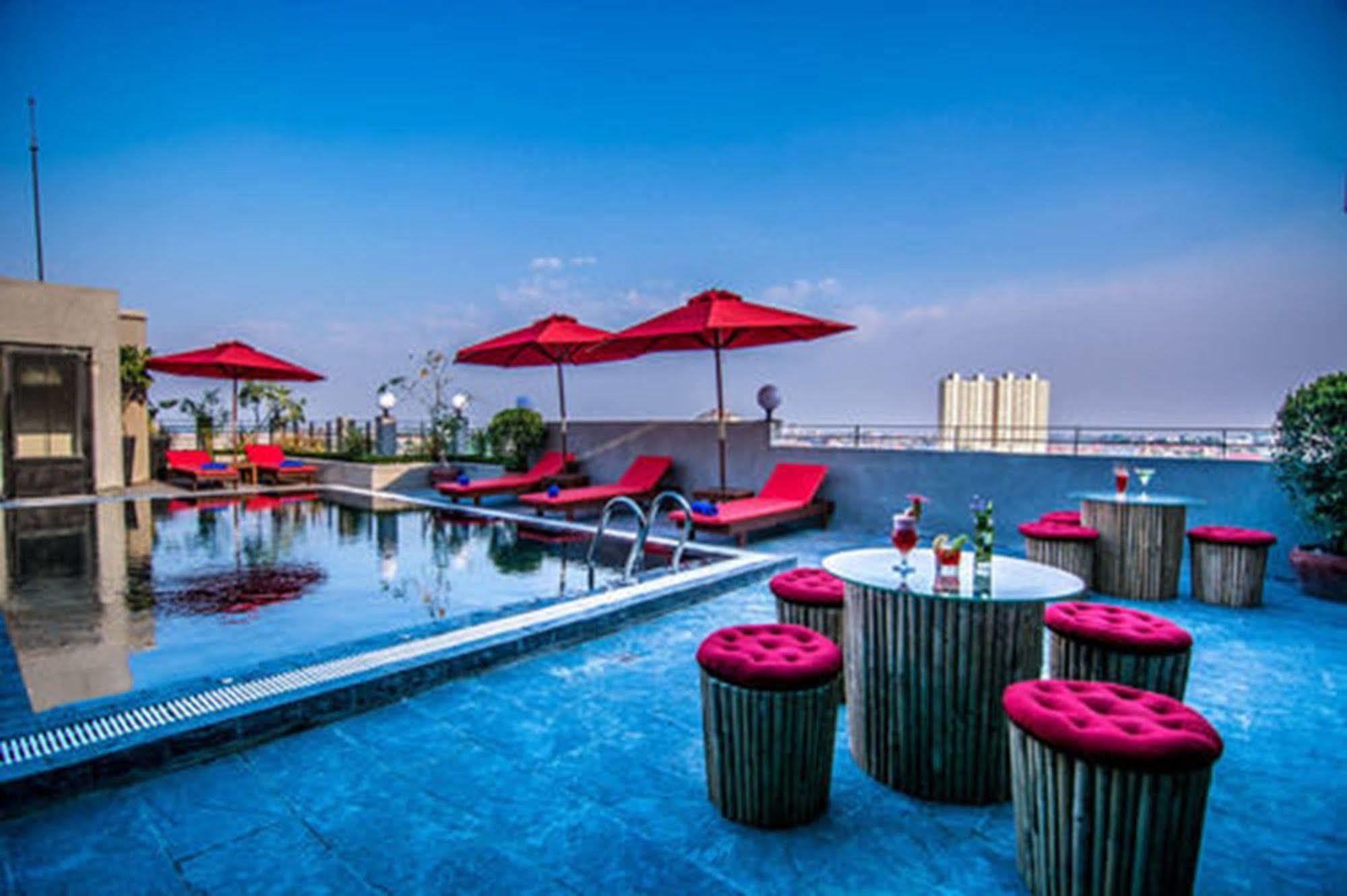 Diamond Palace Resort & Sky Bar Phnom Penh Eksteriør billede